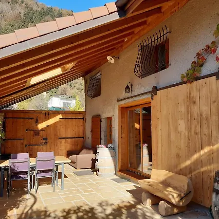 Chaleureuse Maison De Village Σαλέ