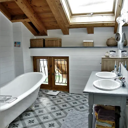 Chaleureuse Maison De Village Σαλέ *